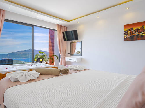  gece  -  Kasım
  | Kalkan Kördere'de Deniz Manzaralı 8 Kişilik Aile Villası: Çocuk Havuzlu ve Jakuzili